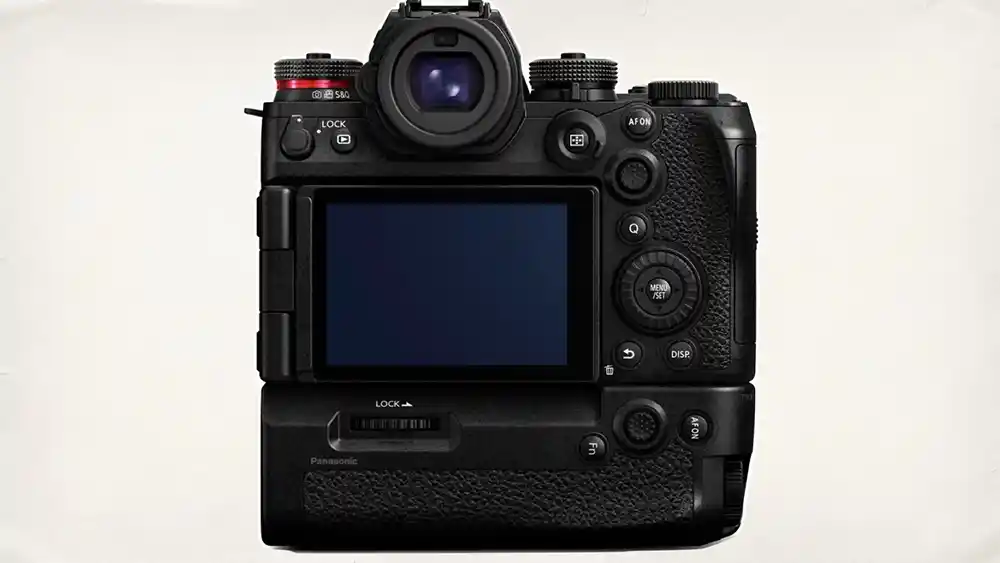 Panasonic представляет полнокадровую камеру Lumix S1RII 4 Panasonic-LUMIX-S1RII батарейная ручка