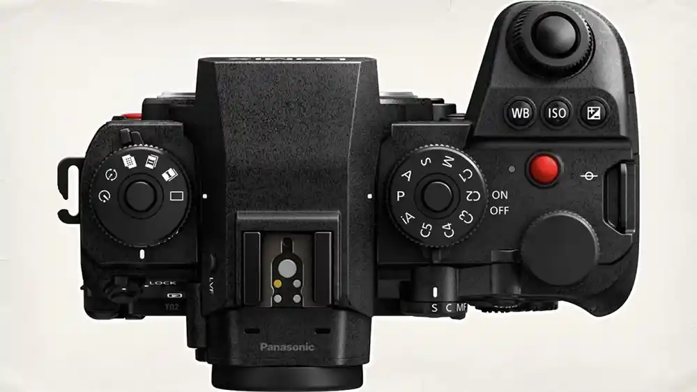 Panasonic представляет полнокадровую камеру Lumix S1RII 2 Panasonic LUMIX-S1RII вид сверху