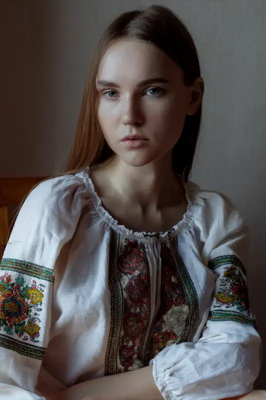 Співпраця портретного фотографа з ШІ 3 Девушка в национальном костюме